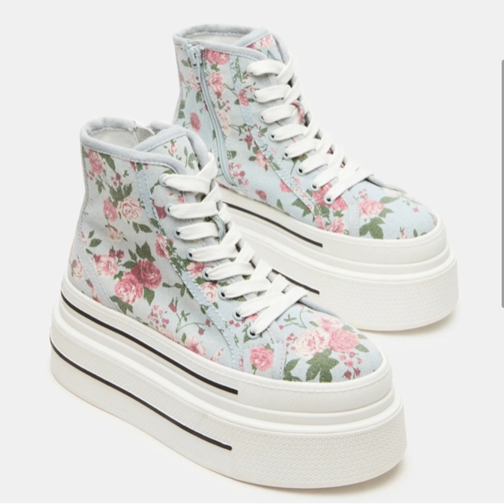 Steve Madden FRANCO FLORAL size 6 New In Box